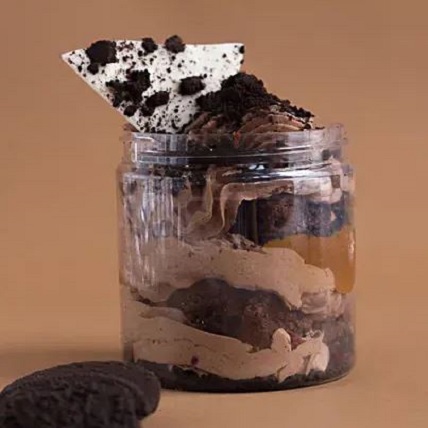 Delicious Oreo Jar Cake