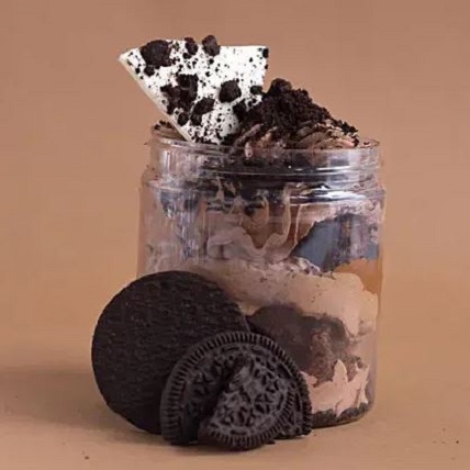 Delicious Oreo Jar Cake